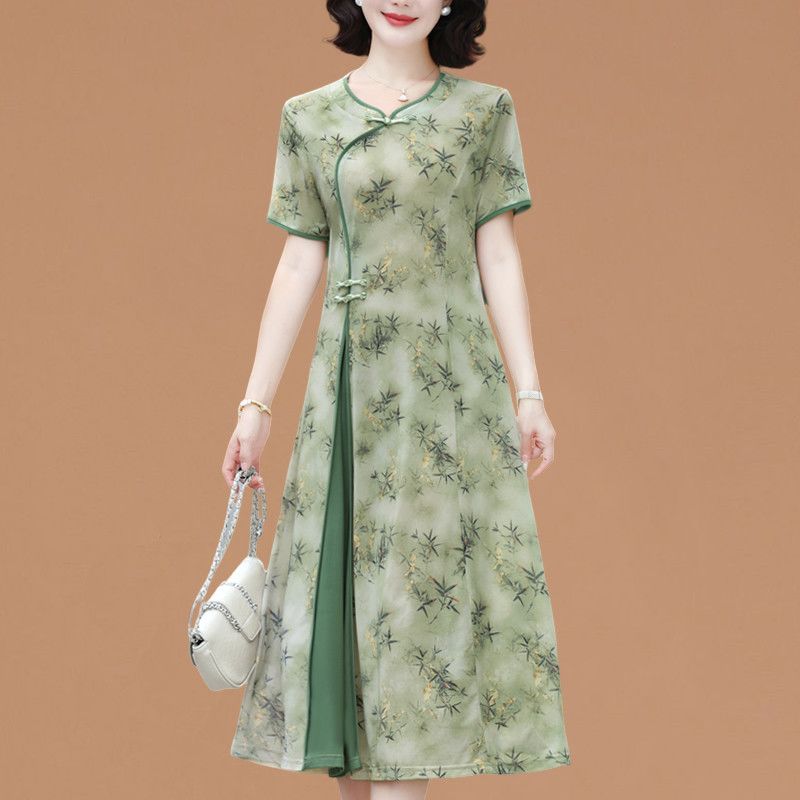 Women Fashion Over 60 - Элегантное платье с коротким рукавом для