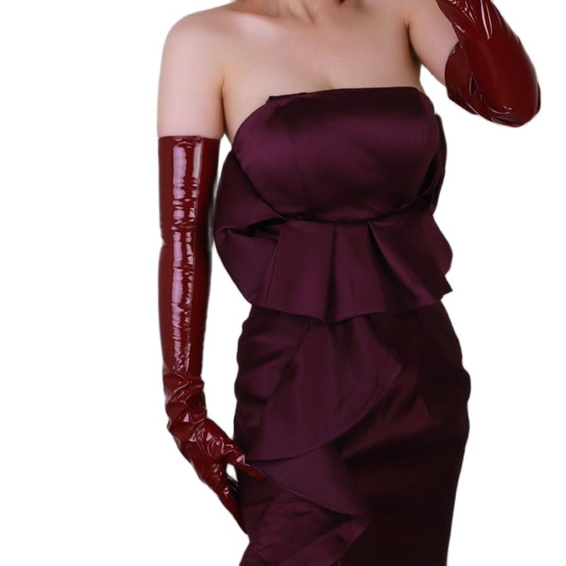 Women Fashion Over 60 - Удлиненные перчатки из лакированной кожи длиной